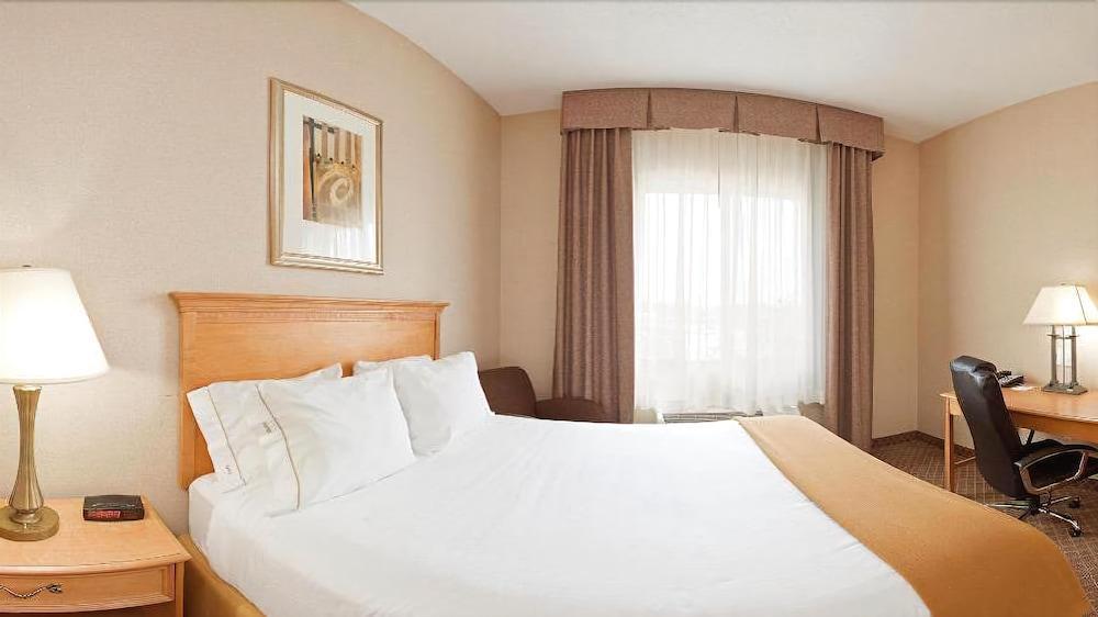 Holiday Inn Express Hotel & Suites Chesterfield - Selfridge Area By Ihg Esterno foto