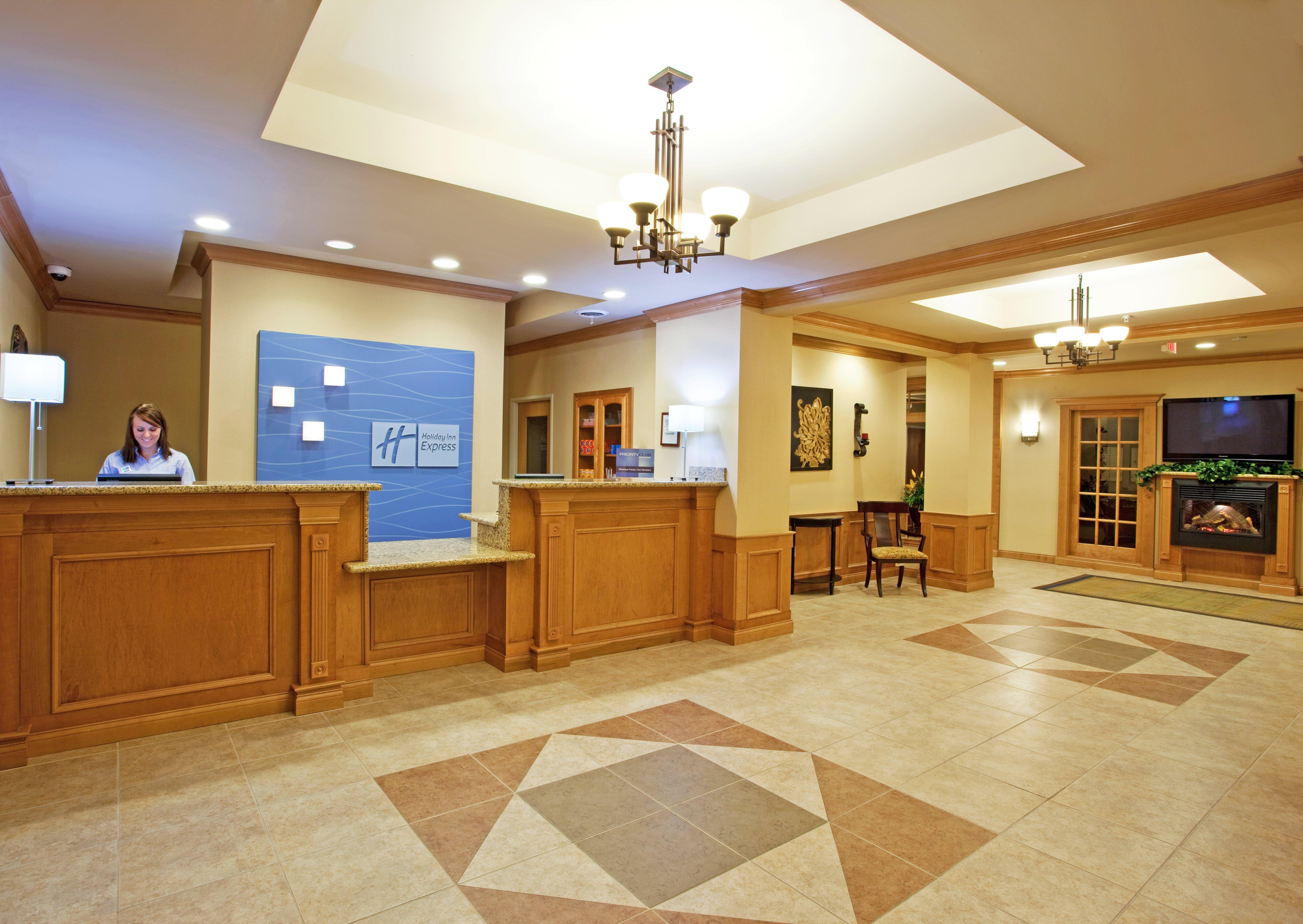 Holiday Inn Express Hotel & Suites Chesterfield - Selfridge Area By Ihg Esterno foto