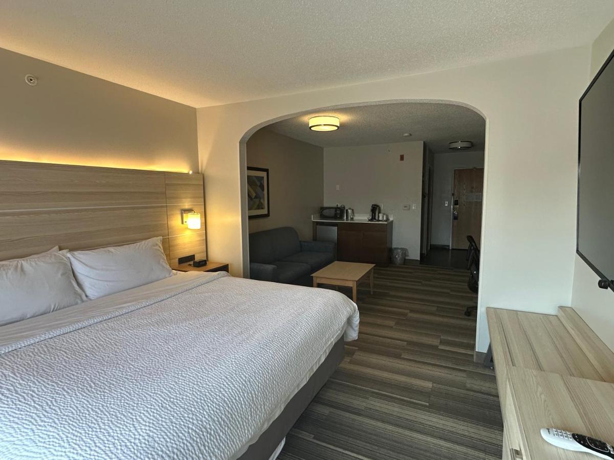 Holiday Inn Express Hotel & Suites Chesterfield - Selfridge Area By Ihg Esterno foto