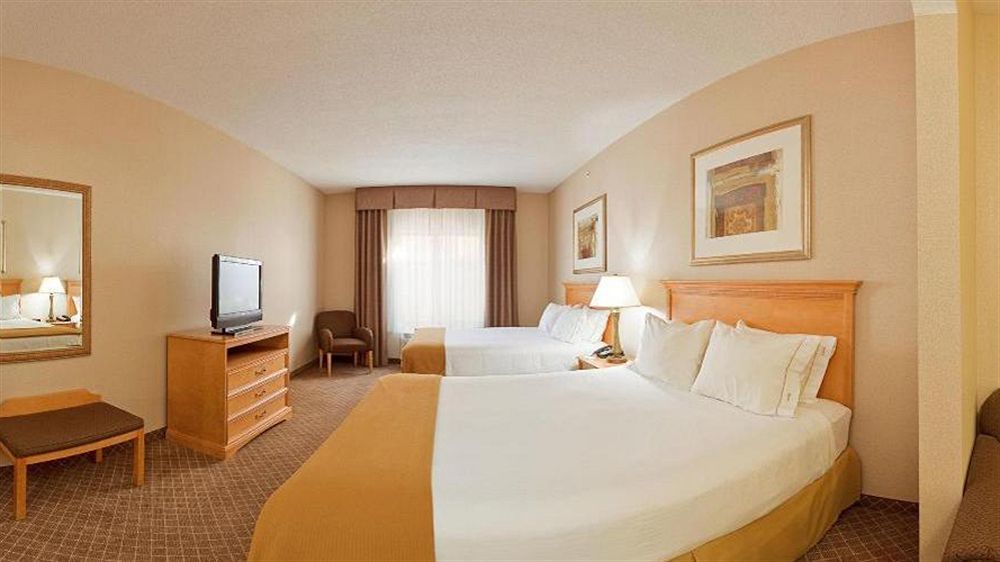 Holiday Inn Express Hotel & Suites Chesterfield - Selfridge Area By Ihg Esterno foto