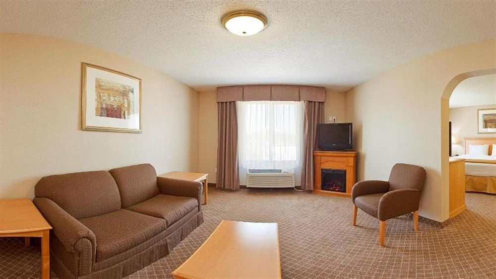 Holiday Inn Express Hotel & Suites Chesterfield - Selfridge Area By Ihg Esterno foto
